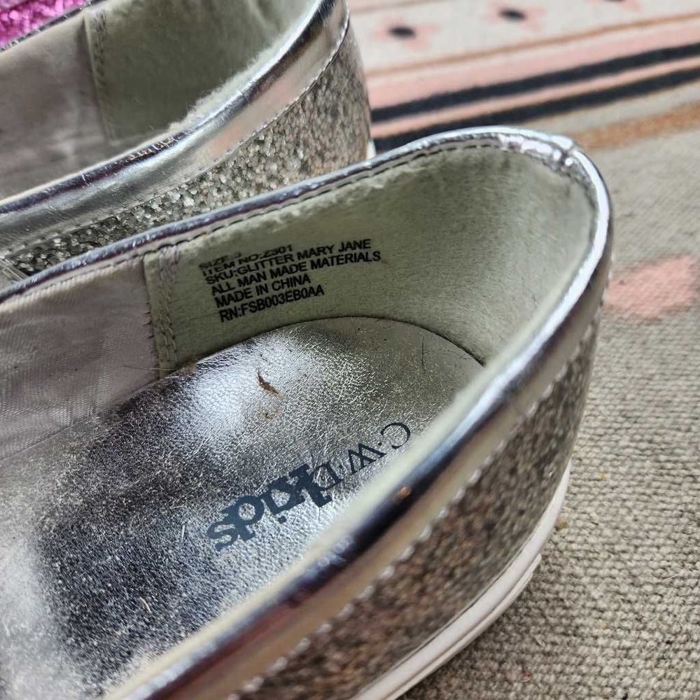 CWD Glitter Mary Janes Girls Size 3 Silver & Hot Pink Velcro Strap Great Conditi - Picture 3 of 6